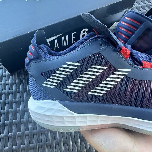Athletic_Shoes
